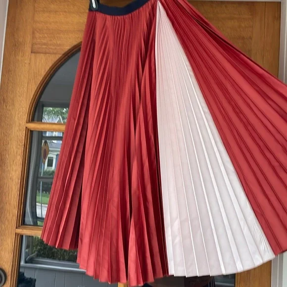 Ted Baker London sunburst pleated skirt. Size 2 (Ted Size) Size 6 US - Picture 4 of 10